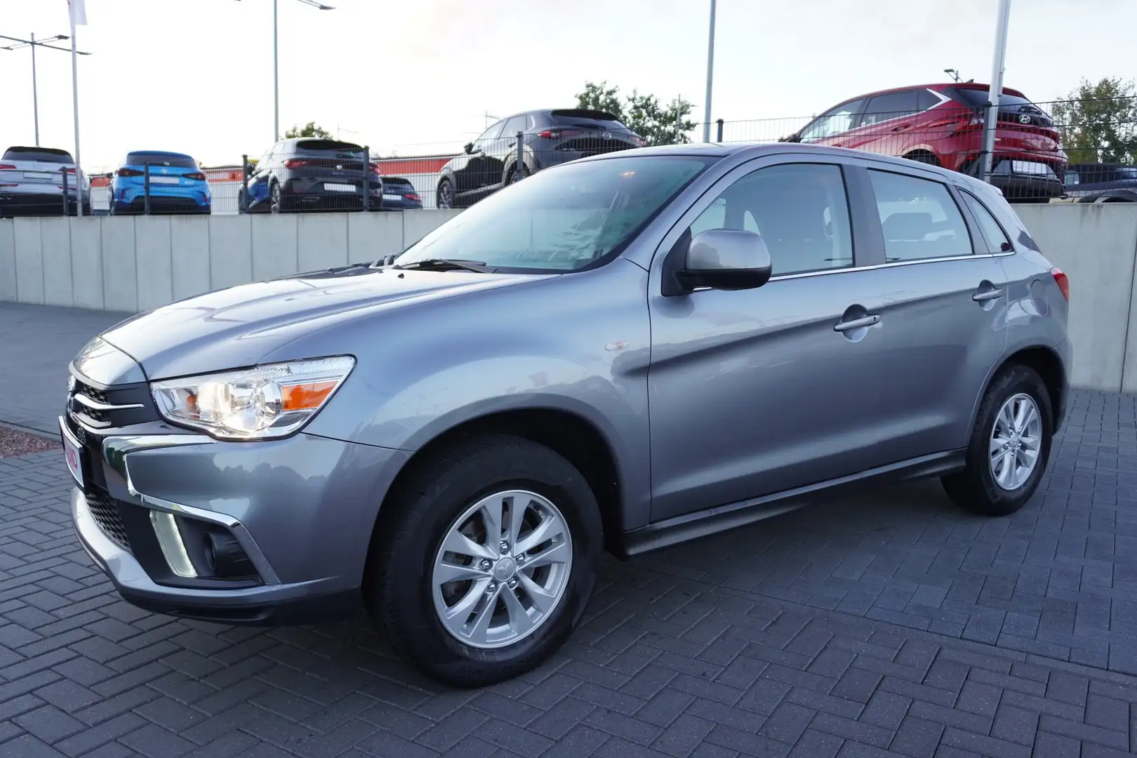 Mitsubishi ASX 1.6 Basis 2WD Kamera Android Apple Tempomat Grau - 1