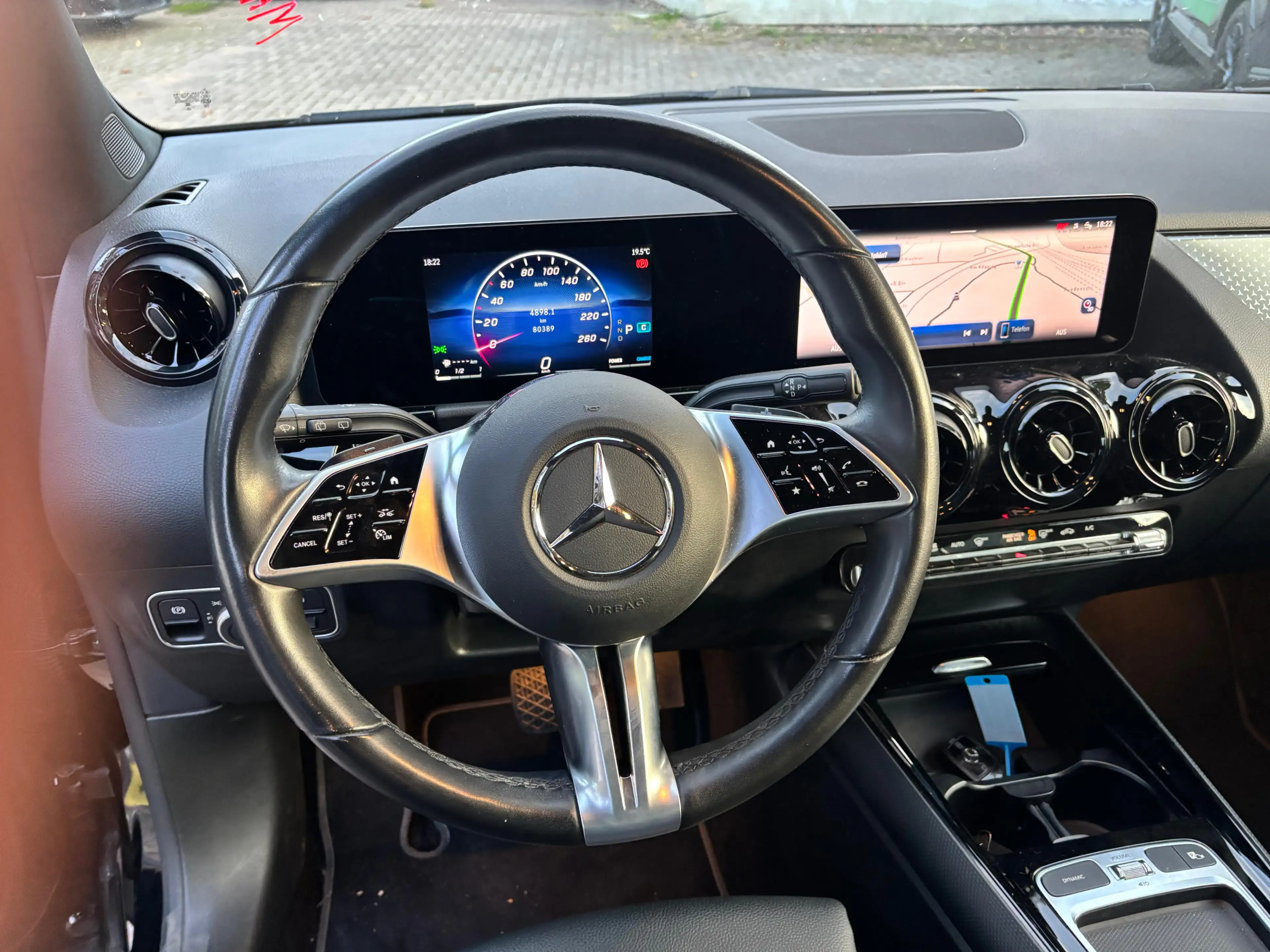 Mercedes-Benz GLA 180 7G LED+MBUX+VIRT+SHZ+KAM+T-LEDER+NAV+DAB — photo 9