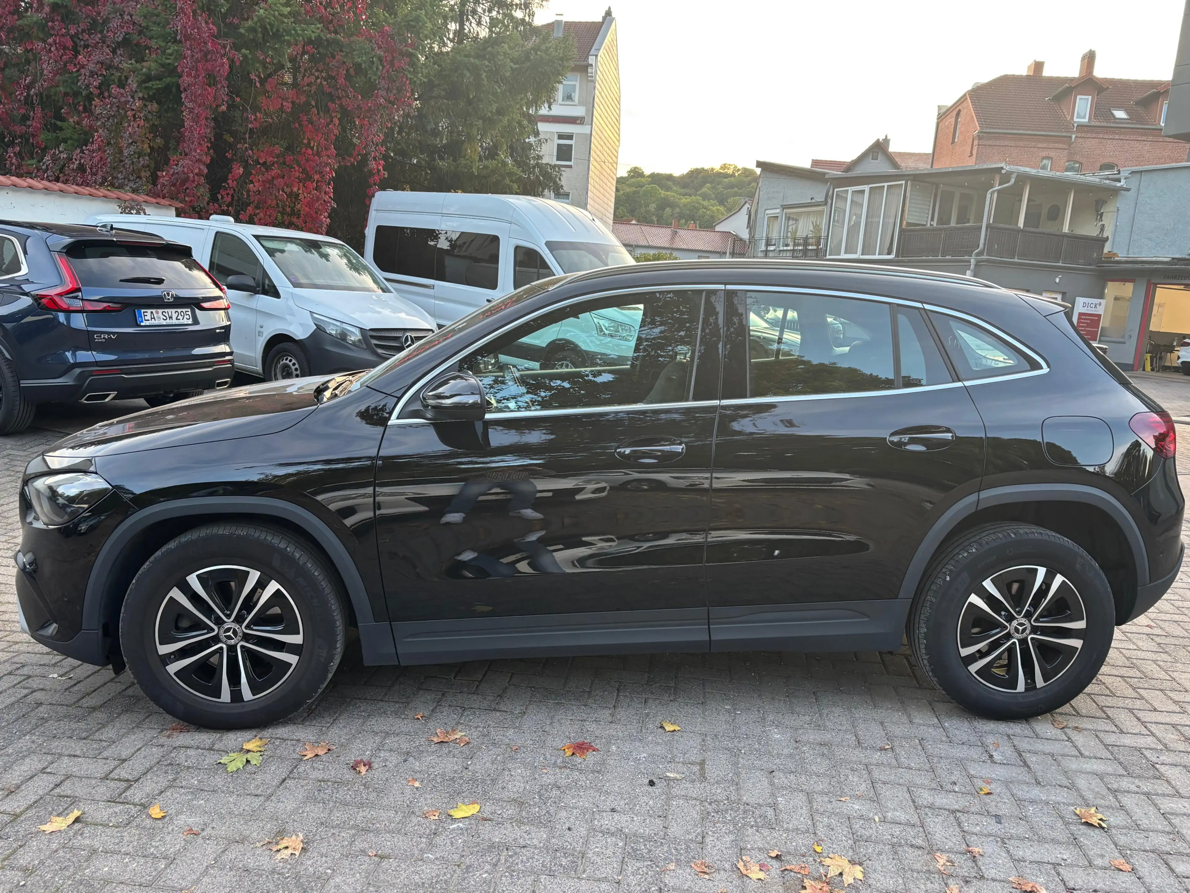 Mercedes-Benz GLA 180 7G LED+MBUX+VIRT+SHZ+KAM+T-LEDER+NAV+DAB — photo 4