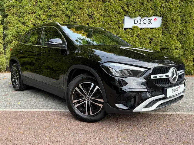 Mercedes-Benz GLA 180 7G LED+MBUX+VIRT+SHZ+KAM+T-LEDER+NAV+DAB