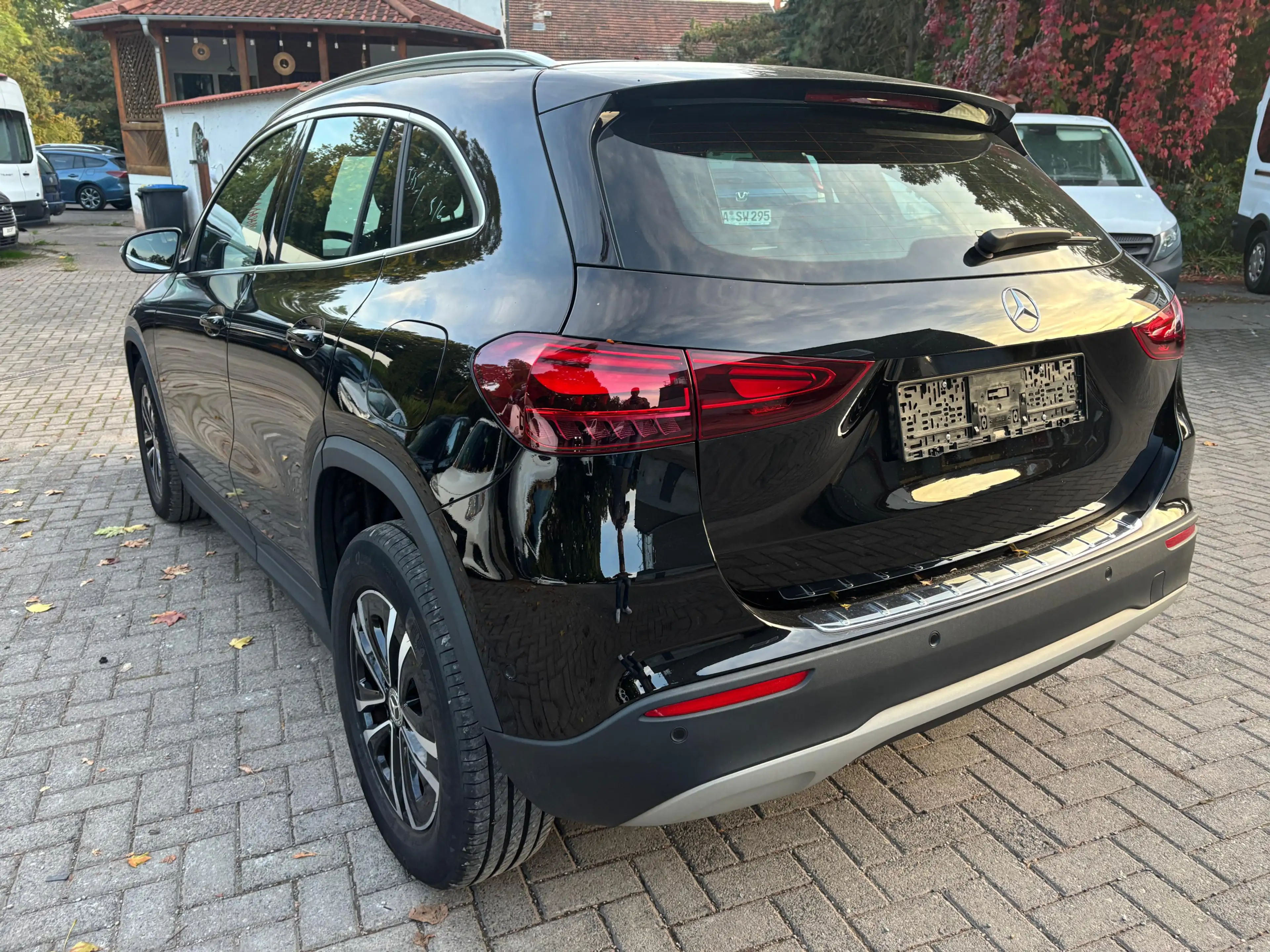 Mercedes-Benz GLA 180 7G LED+MBUX+VIRT+SHZ+KAM+T-LEDER+NAV+DAB — photo 5