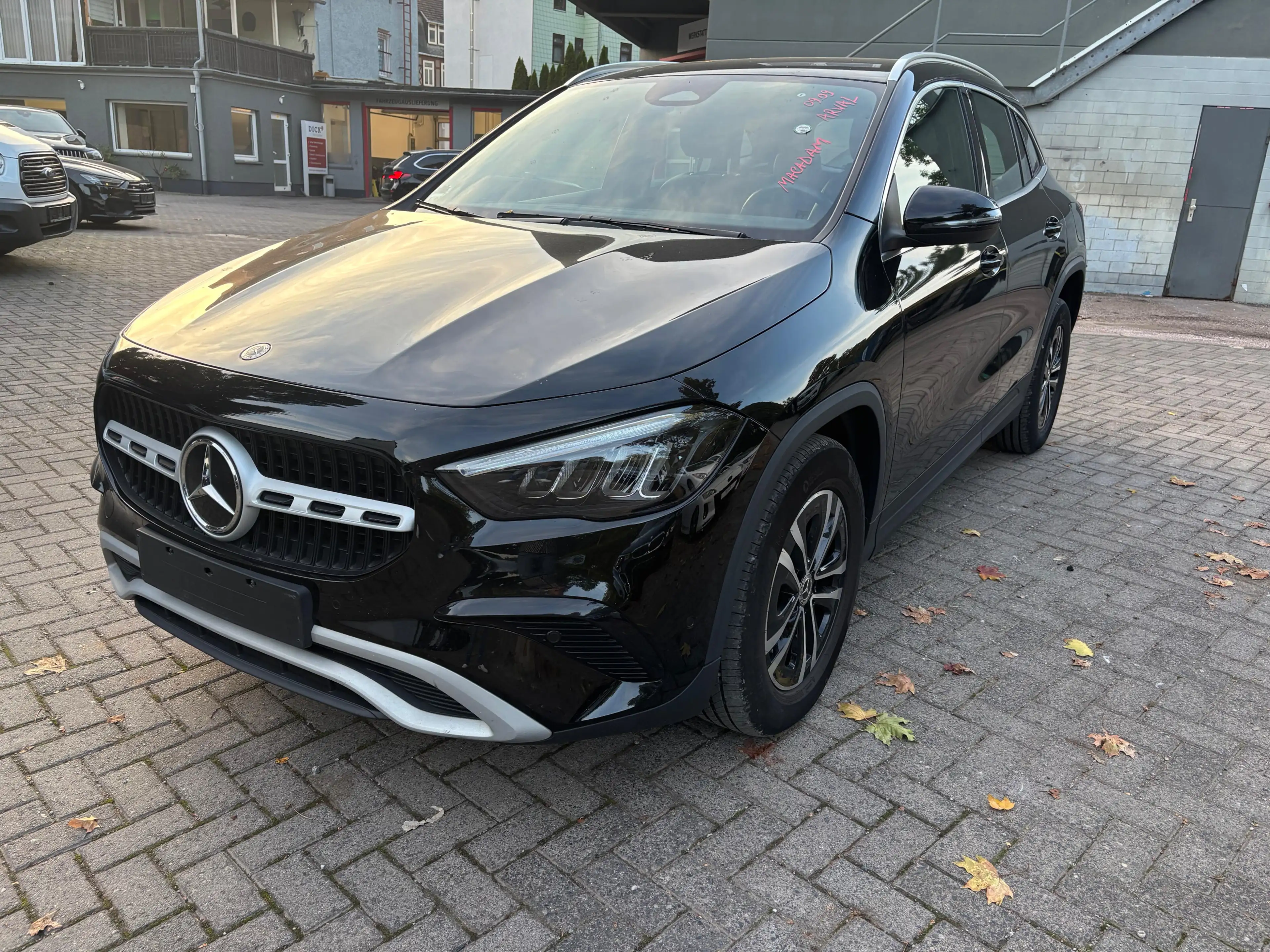 Mercedes-Benz GLA 180 7G LED+MBUX+VIRT+SHZ+KAM+T-LEDER+NAV+DAB — photo 3
