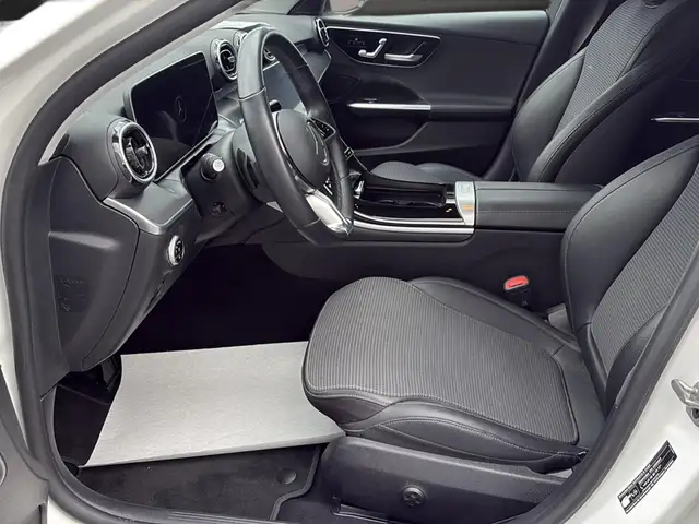 Mercedes-Benz C-Class view 14