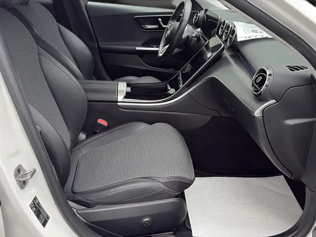 Mercedes-Benz C-Class view 13
