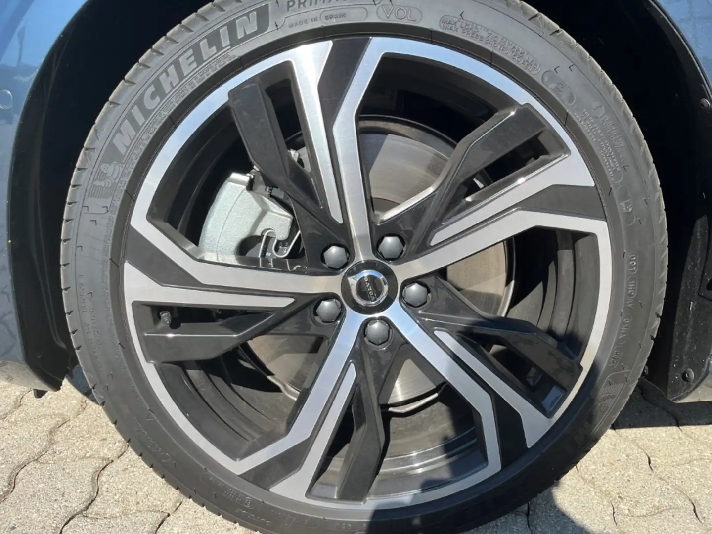 Volvo V60 Kombi Plus Dark Recharge Plug-In Hybrid AWD T6 Twi Blau - 2