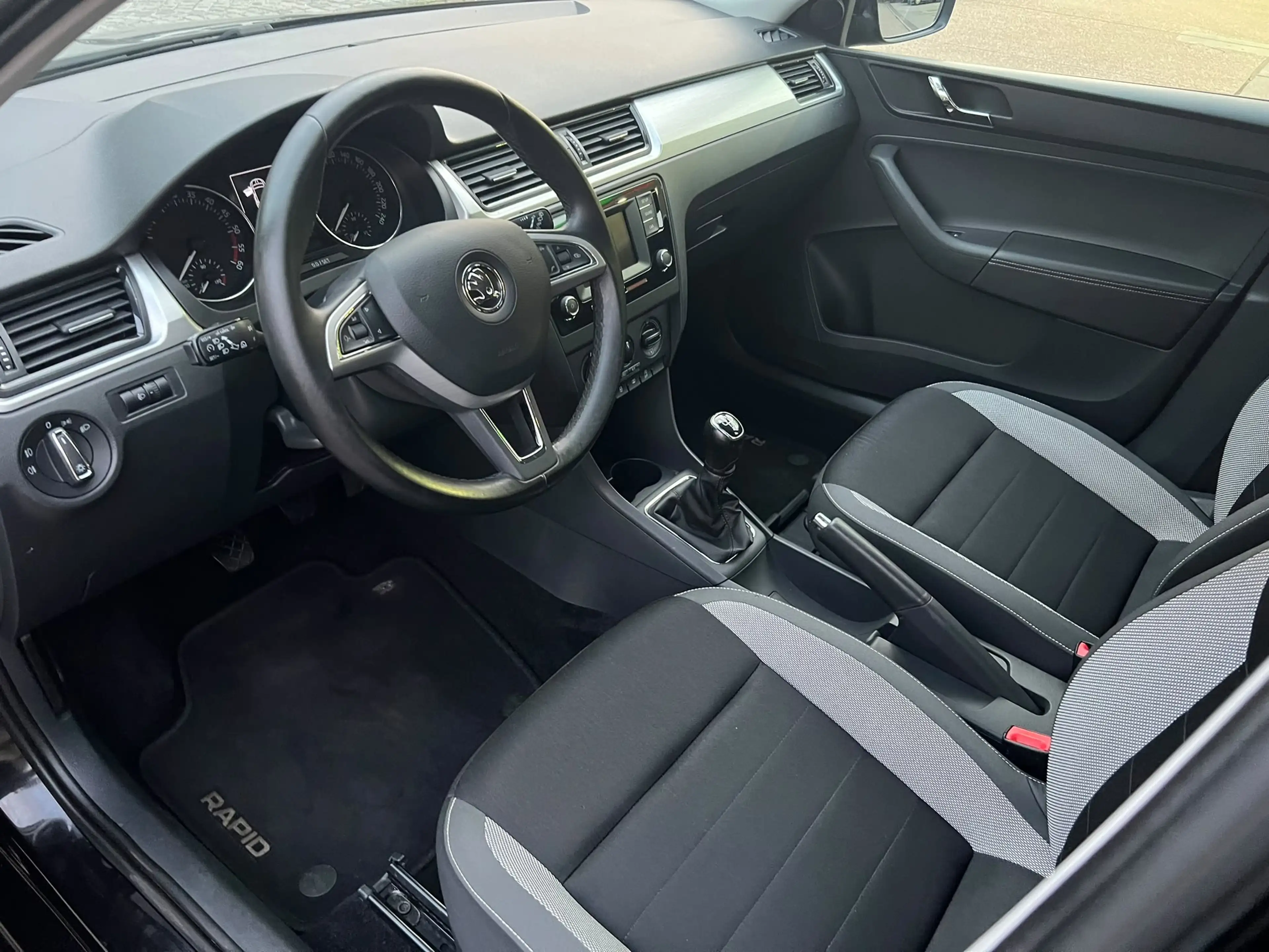Skoda Rapid/Spaceback Ambition 1.4TDI KLIMA/PDC/1.HAND/TEMPOMAT — photo 6
