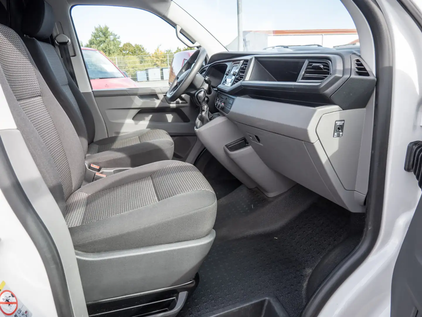 Volkswagen T6.1 Kasten 2.0 TDI LR 4MOTION STANDHZ LED Wit - 2