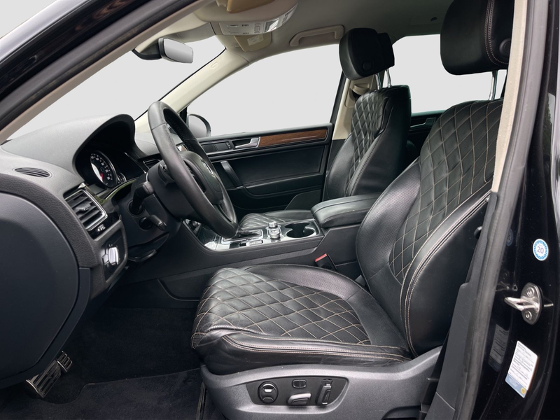 Volkswagen Touareg V6 TDI Executive Edition Leder/Navi/LED/ — photo 9