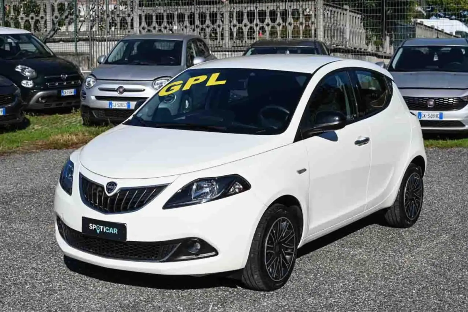 Lancia Ypsilon 1.2 69cv GPL Gold Blanc - 1