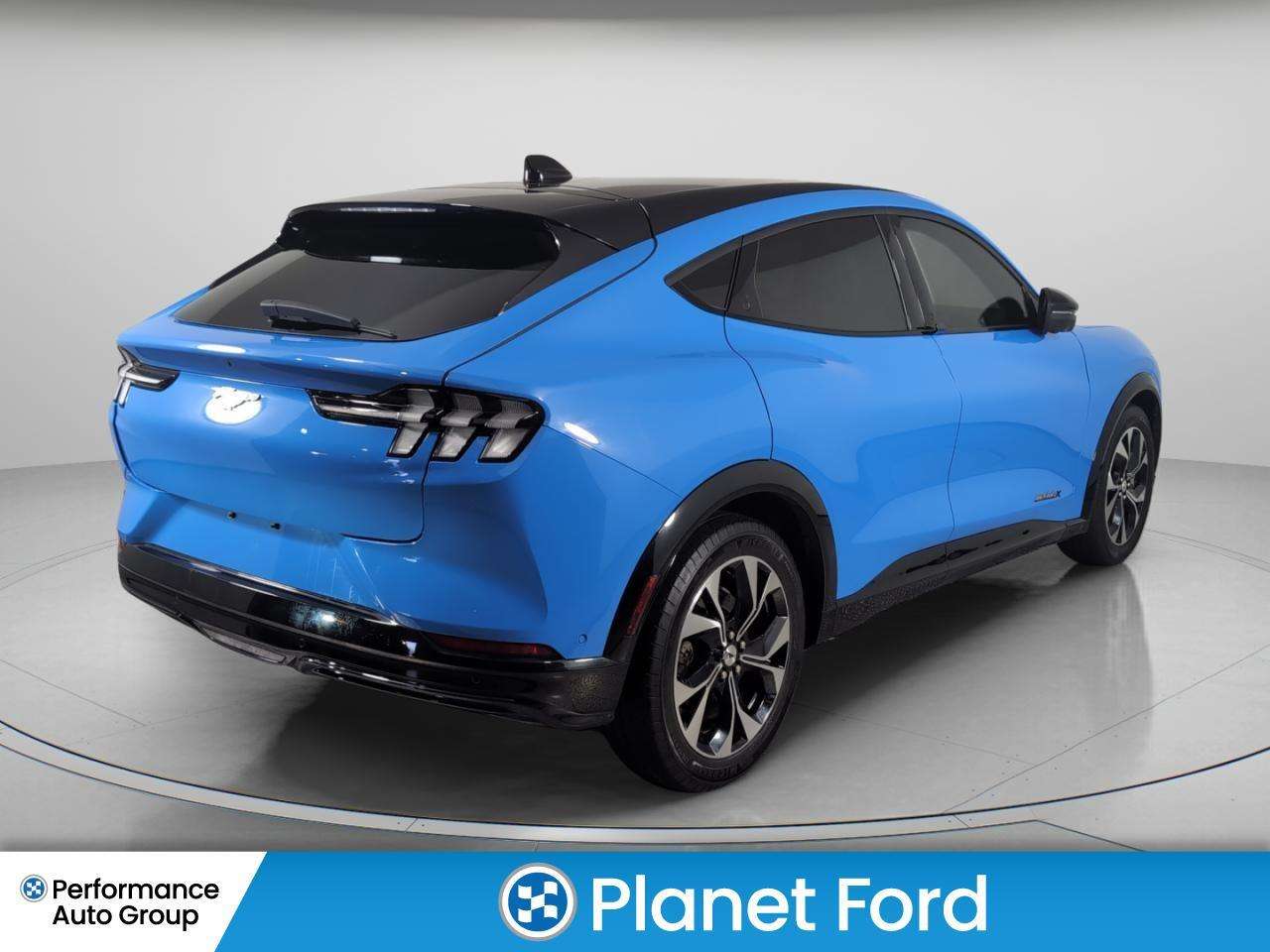 2023 Ford Mustang Mach-E Premium AWD Extended range B&O Pano Roof Amb light — снимка 1