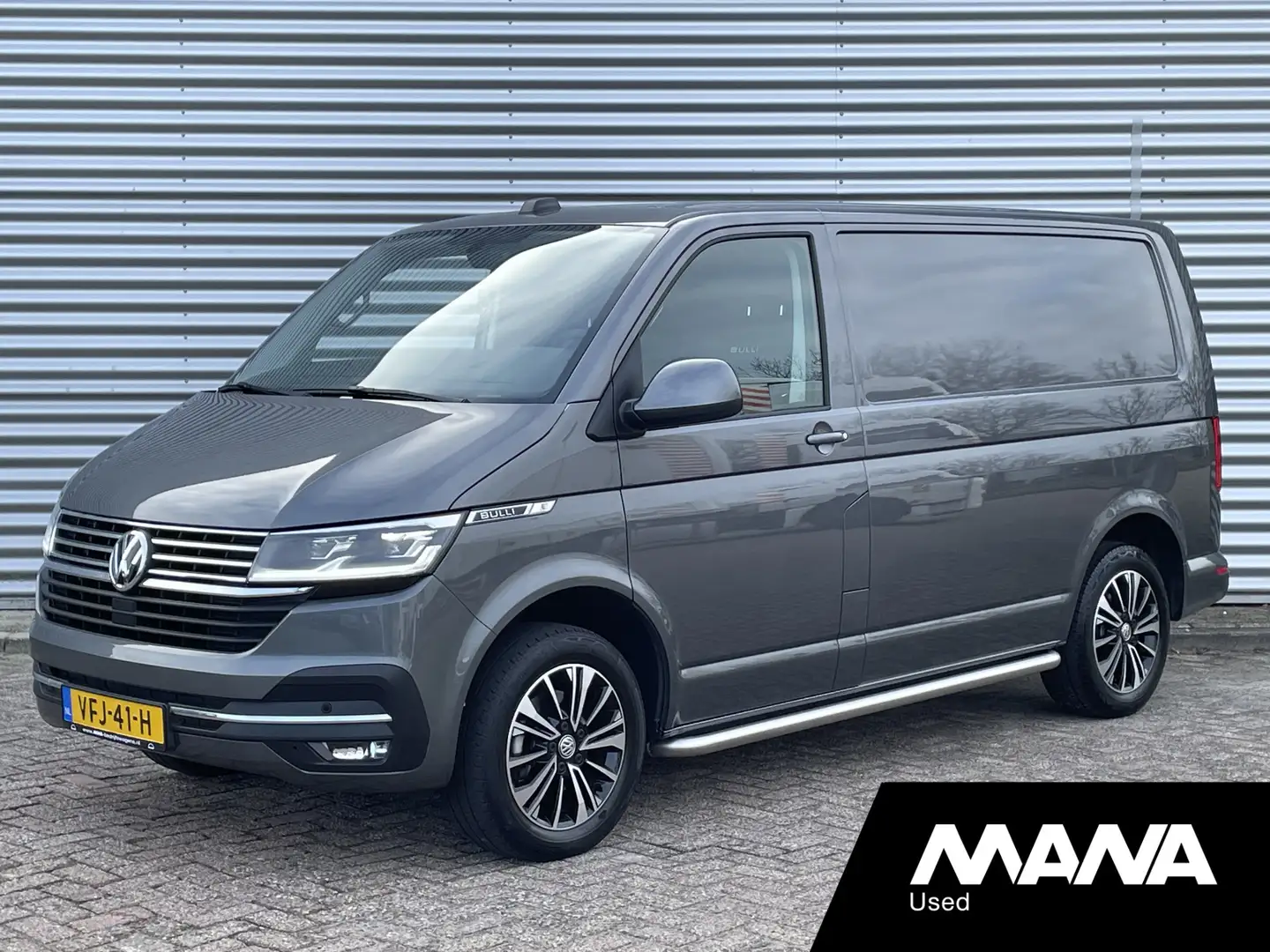 Volkswagen T6.1 Transporter 2.0TDI 150PK L1H1 BULLI Automaat Leer Trekhaak Cam Gris - 1
