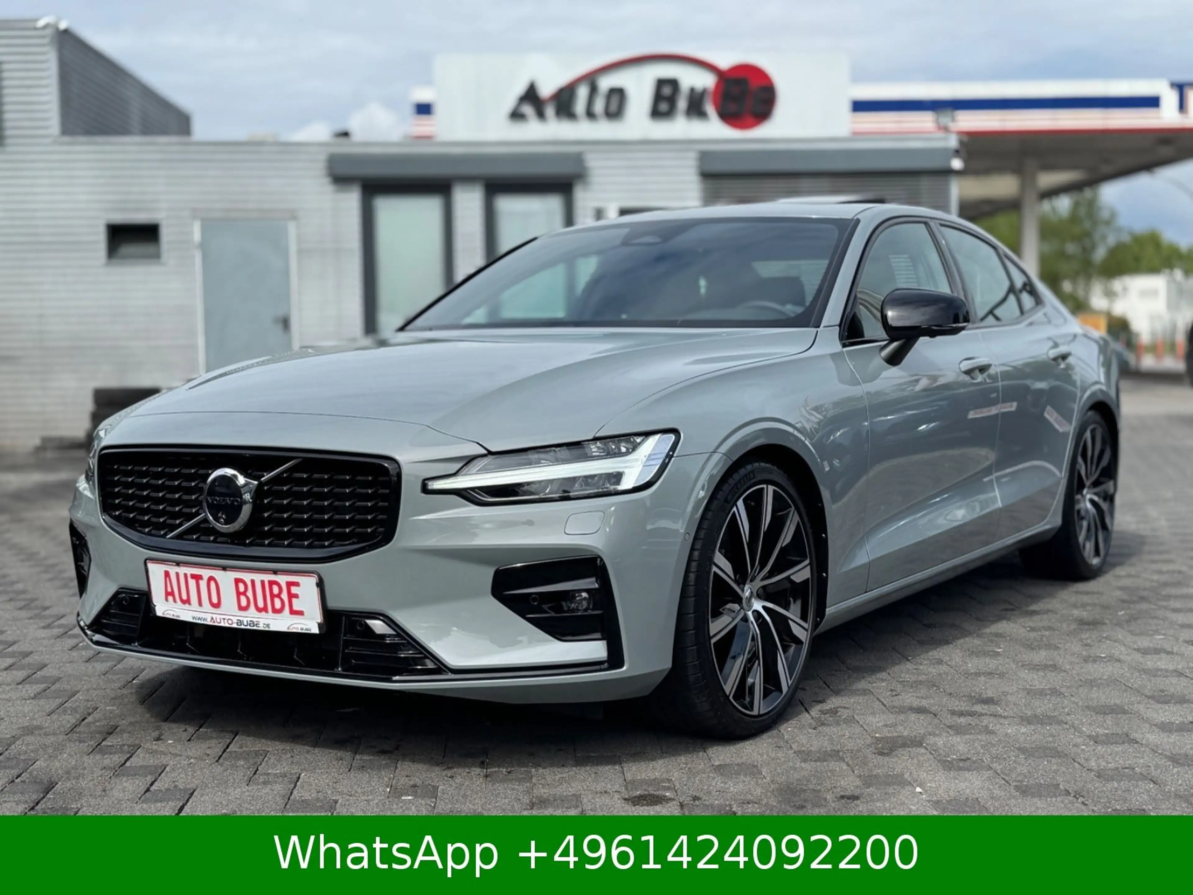 Volvo S60 Ultimate Dark AWD HUD|SCHIEBEDACH|1.HAND!