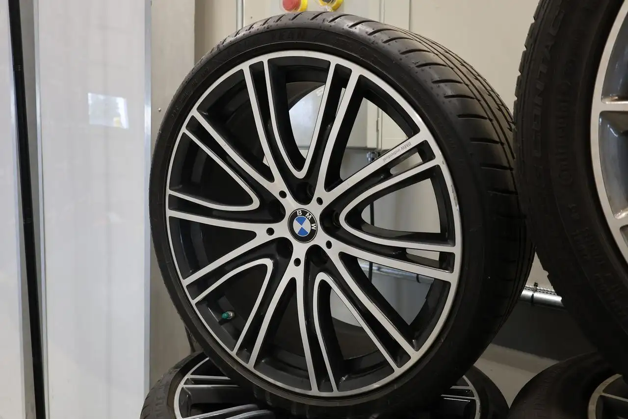 BMW 5 Series снимка BMW 5 Series