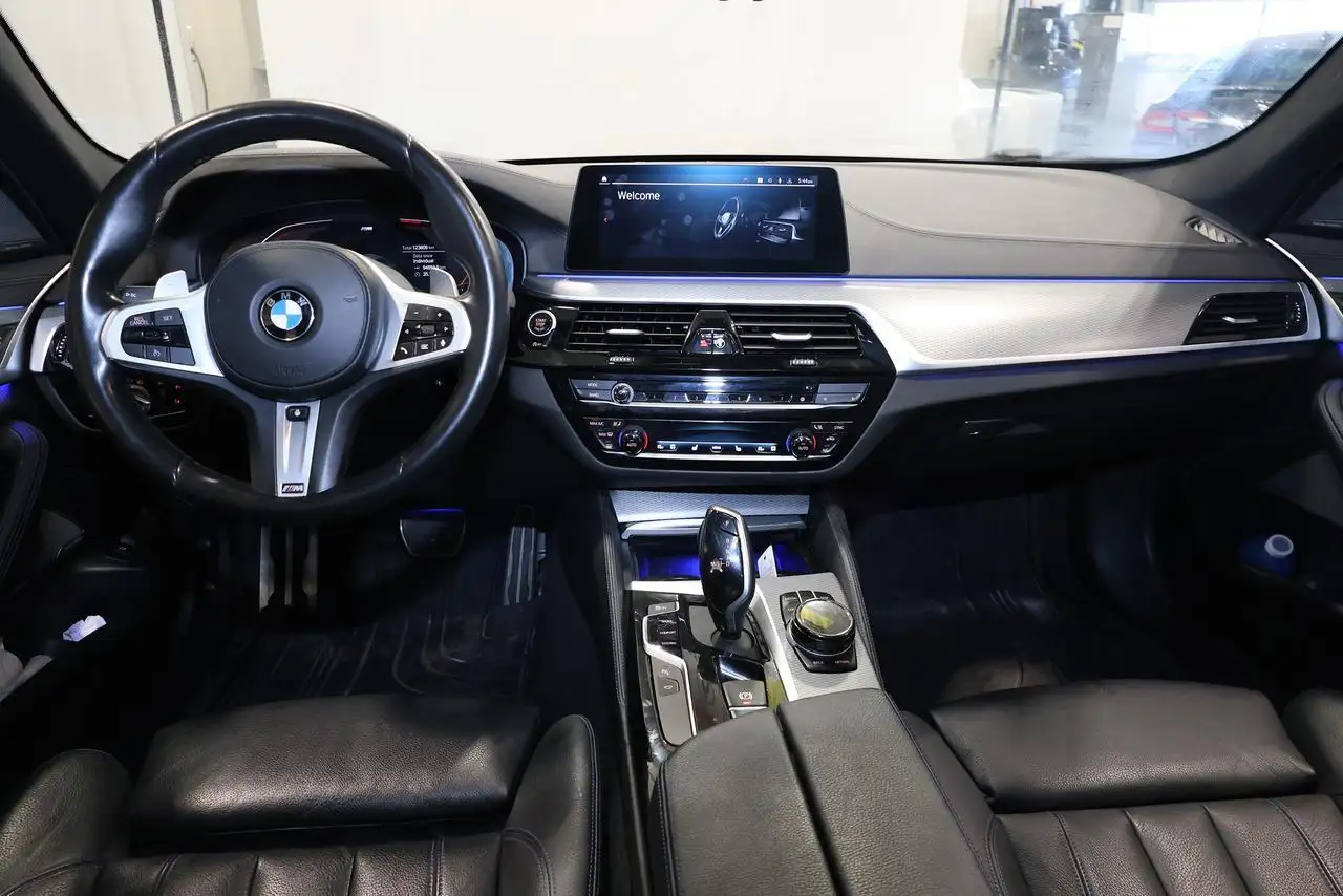 BMW 5 Series снимка BMW 5 Series