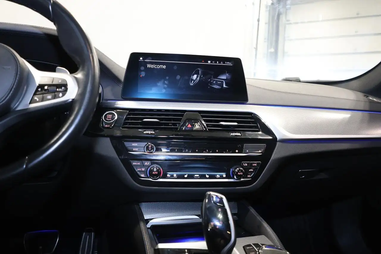 BMW 5 Series снимка BMW 5 Series