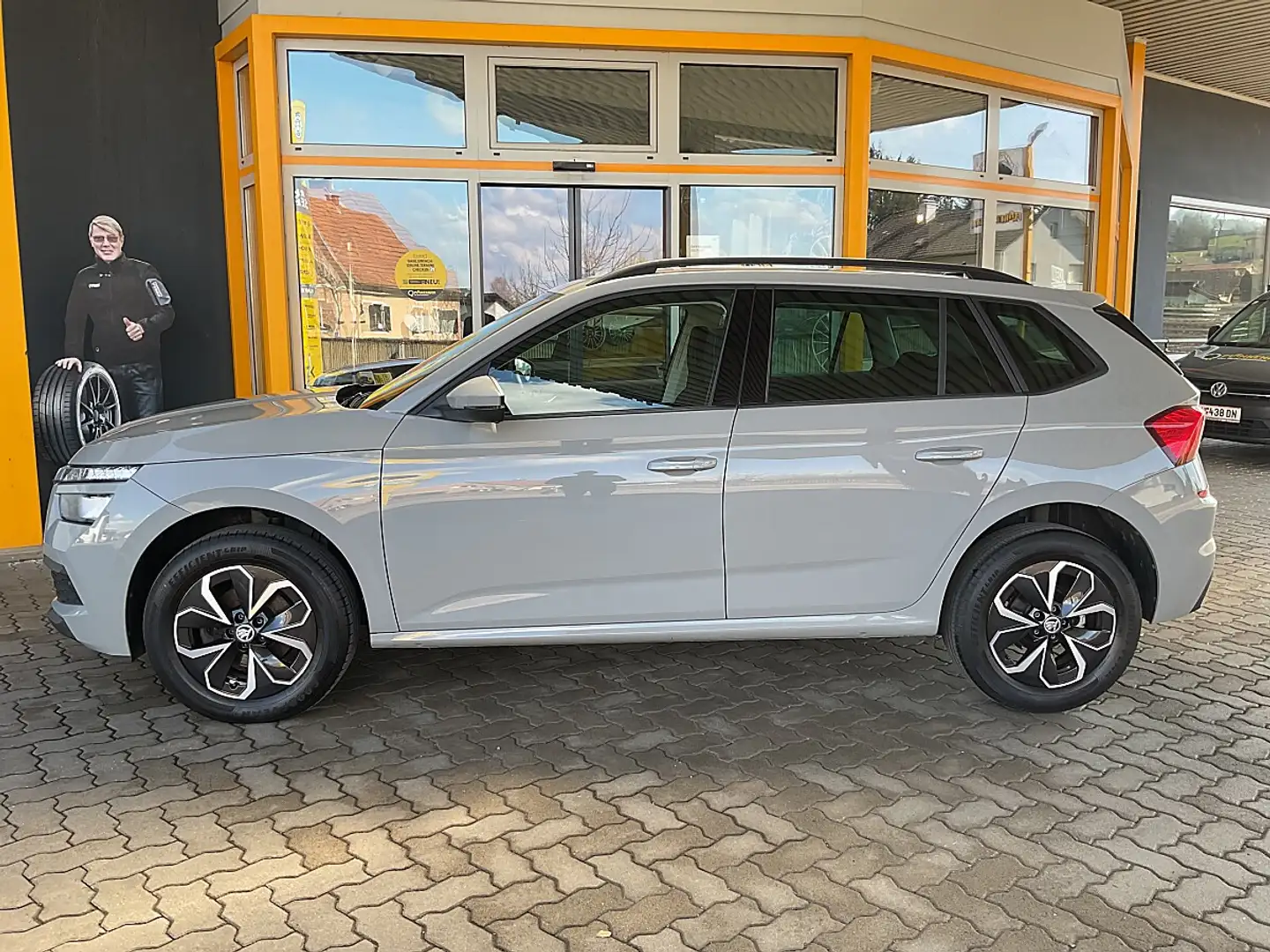 Skoda Kamiq 1,0 TSI Ambition DSG Grau - 2