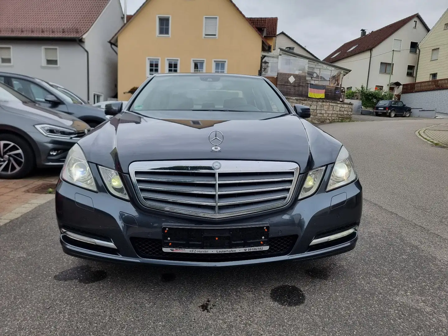 Mercedes-Benz E 220 CDI BlueEF. KLIMA+PDC+TÜV+XENON+BLUET. Grau - 2