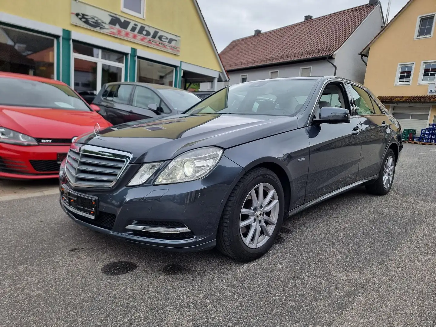 Mercedes-Benz E 220 CDI BlueEF. KLIMA+PDC+TÜV+XENON+BLUET. Grau - 1