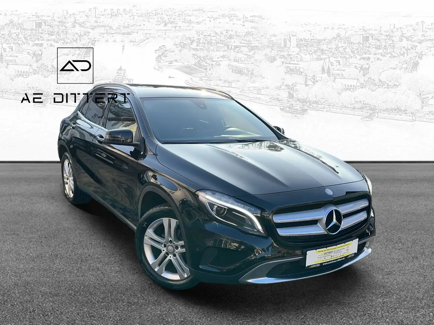 Mercedes-Benz GLA 180 Urban Style +Navi+Shz+BiXenon+ crna - 2