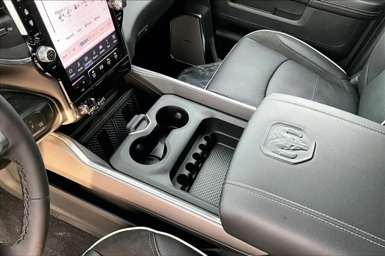 RAM 2500 снимка RAM 2500