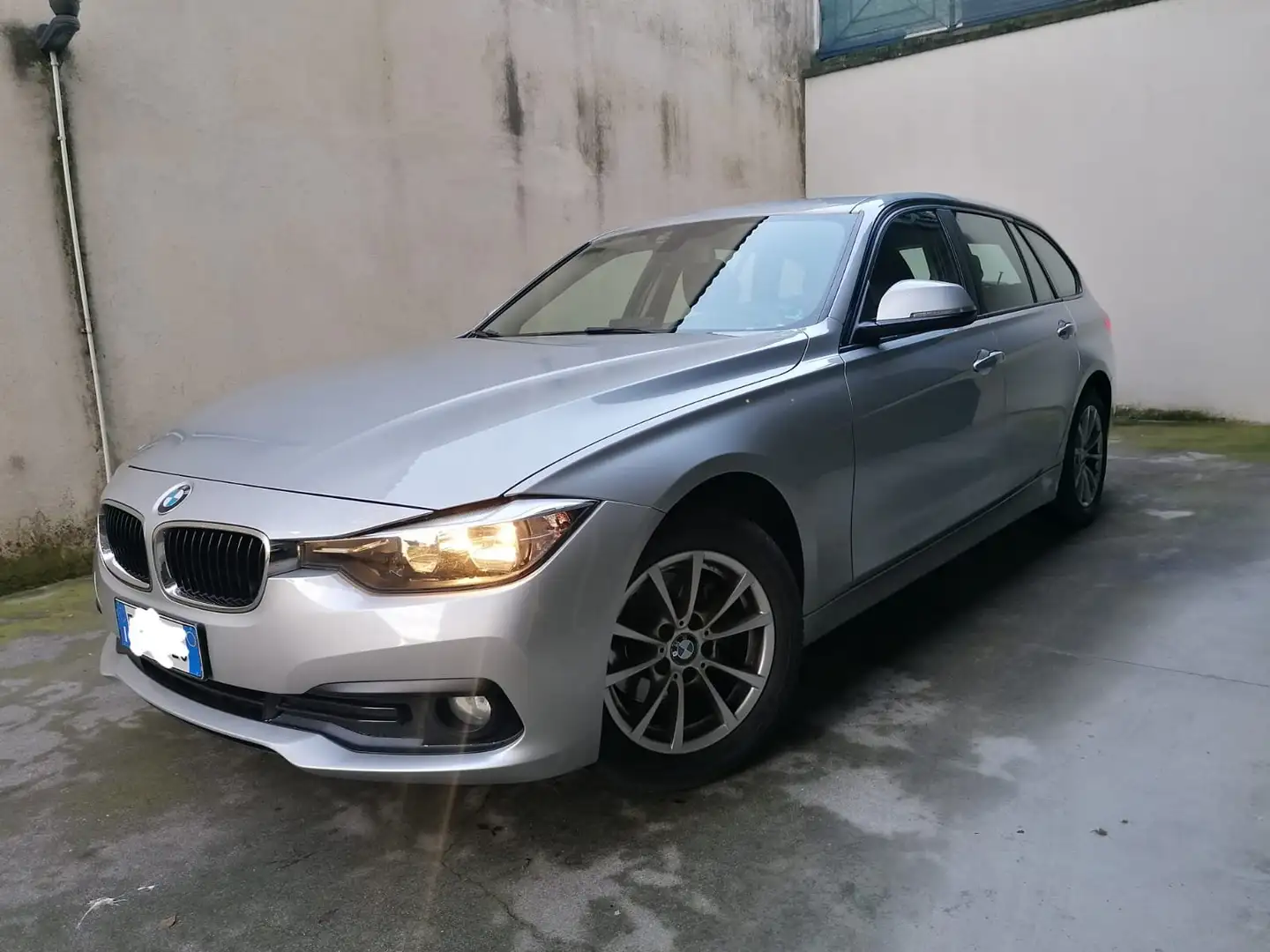 BMW 318 318d Touring Business Advantage auto Argento - 1