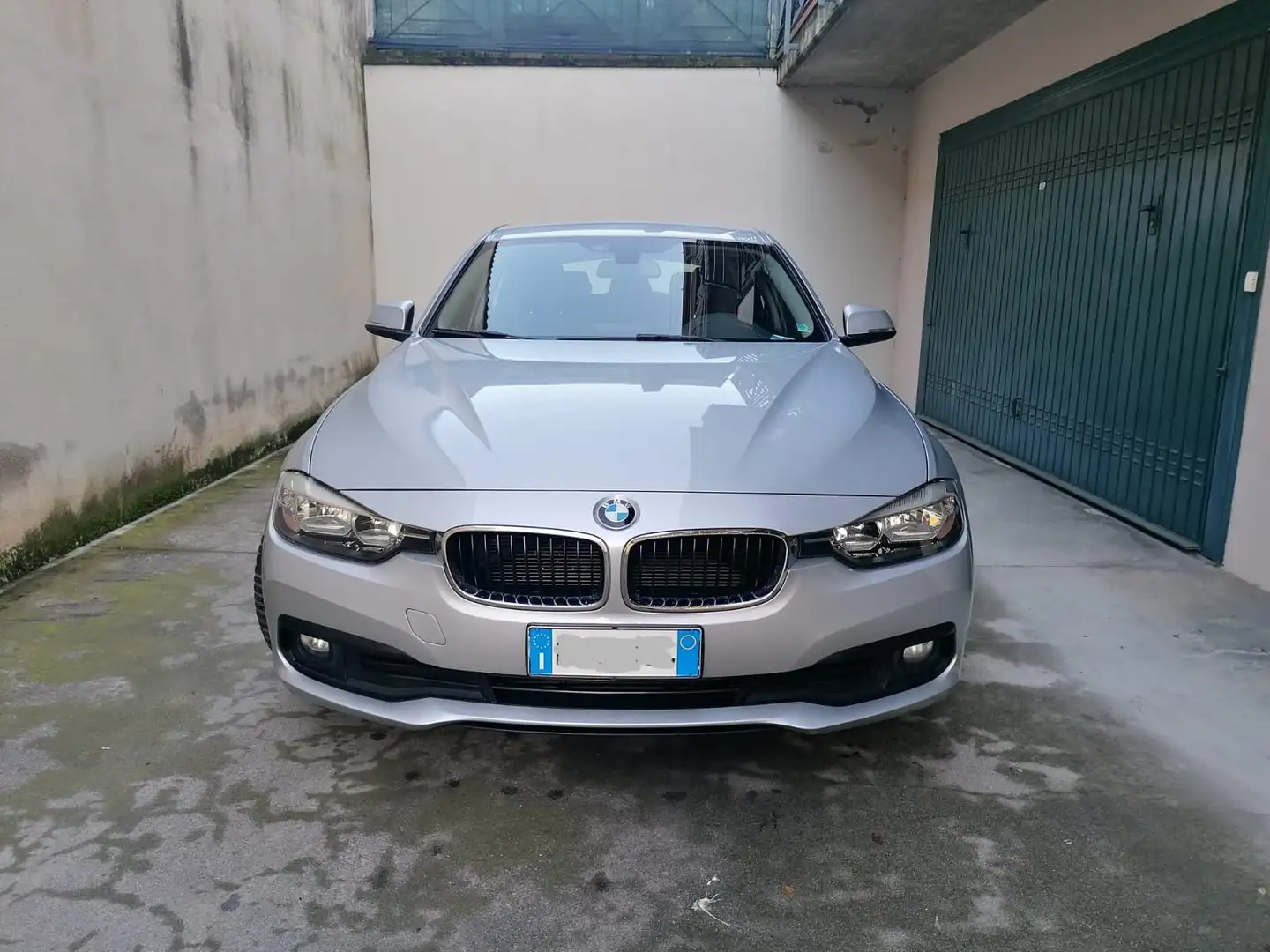 BMW 318 318d Touring Business Advantage auto Argento - 2
