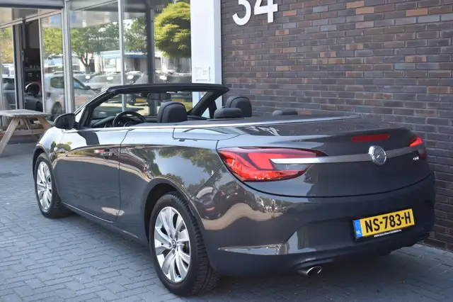 Opel Cascada view 2