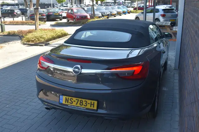 Opel Cascada view 11