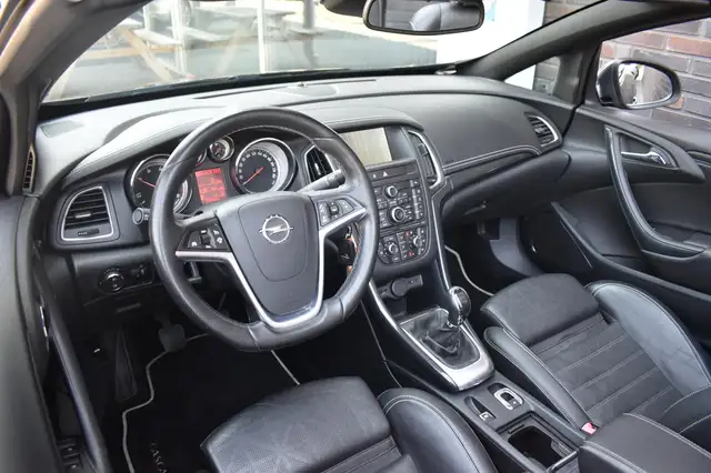 Opel Cascada view 5