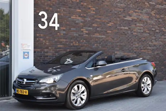 Opel Cascada view 3