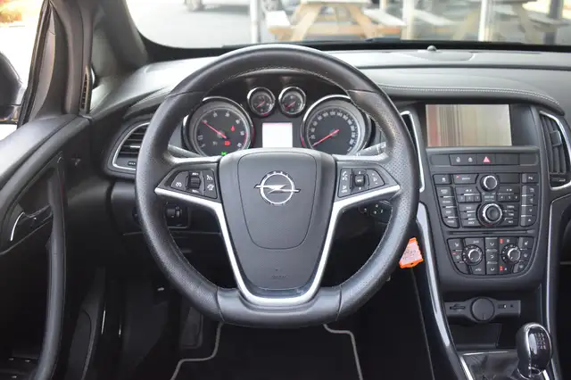 Opel Cascada view 6