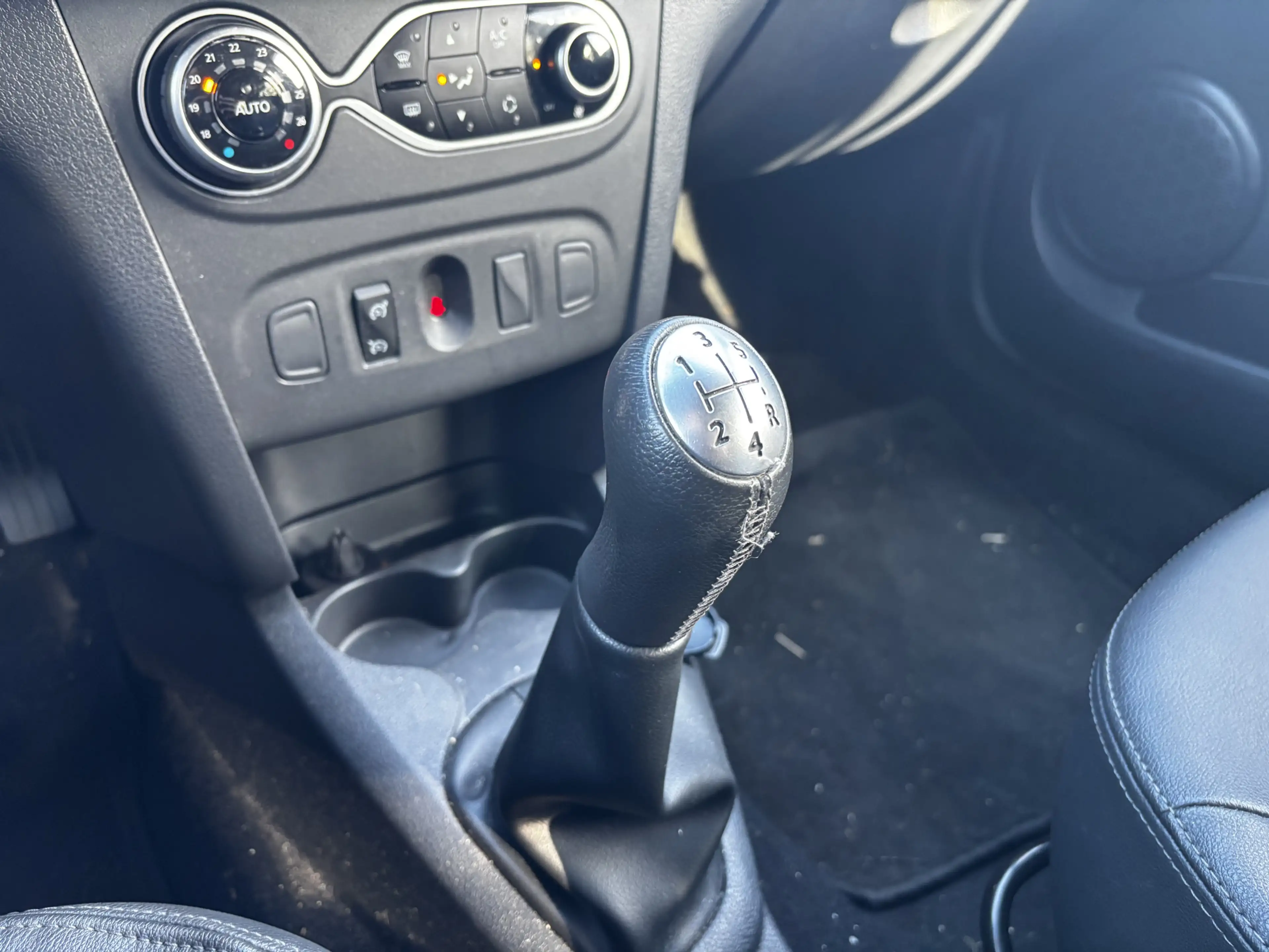 Dacia Sandero 0.9 TCe Laureate / Lmv / Trekhaak / Cruise / Navi — photo 25