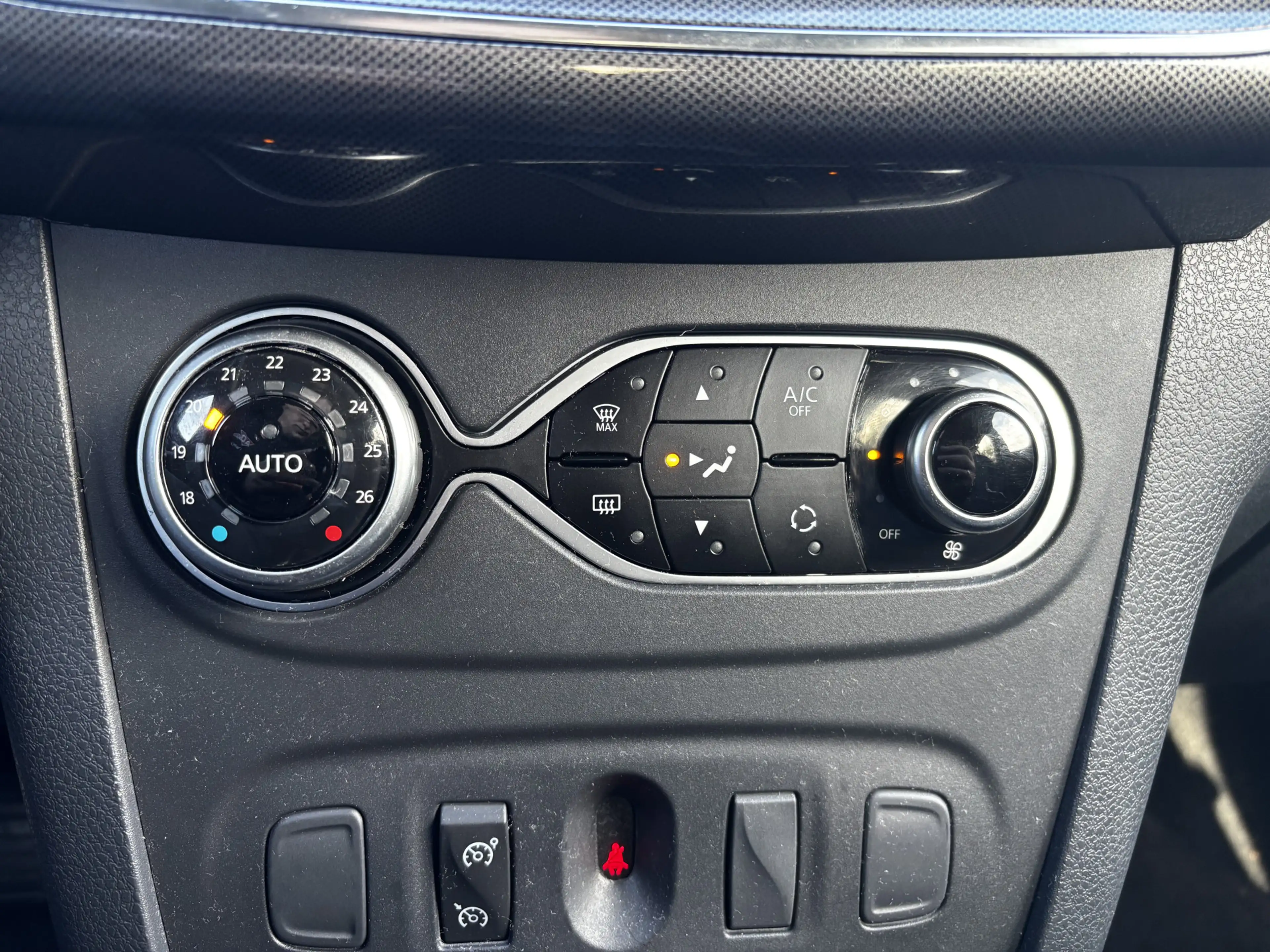 Dacia Sandero 0.9 TCe Laureate / Lmv / Trekhaak / Cruise / Navi — photo 21