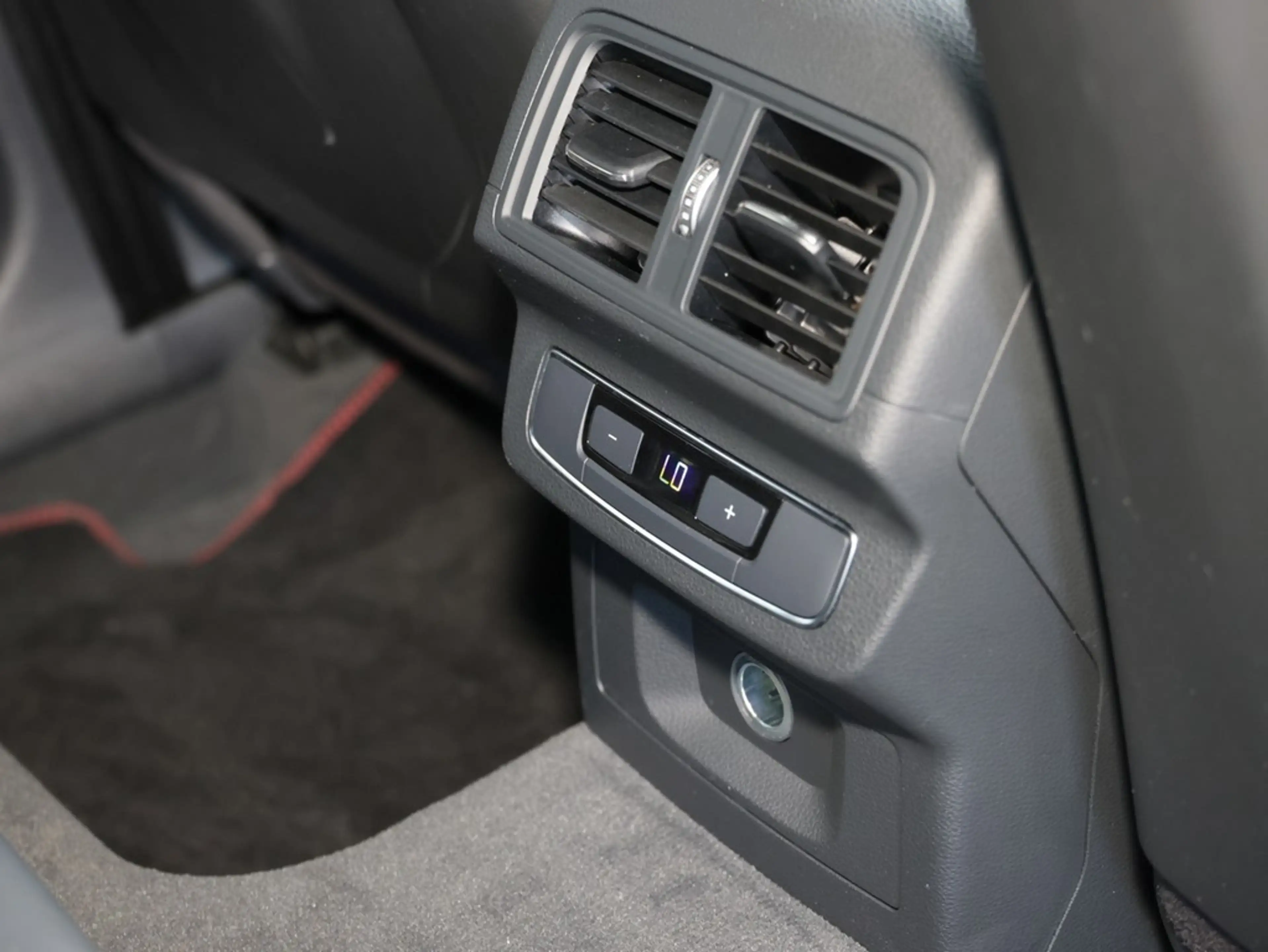 Audi SQ5 TDI quattro tiptronic — photo 13