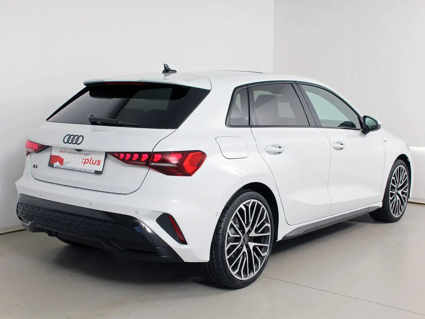 Audi A3 35 TDI S line Weiß - 2