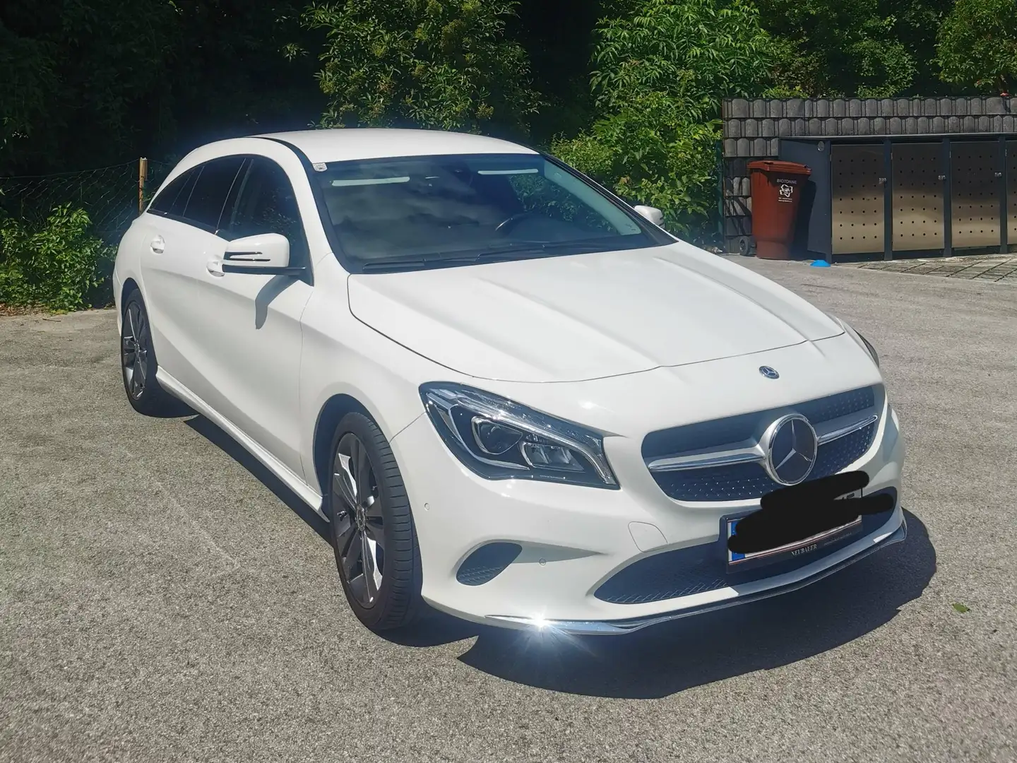 Mercedes-Benz CLA 200 CLA 200 d Shooting Brake 4MATIC Aut. Weiß - 2