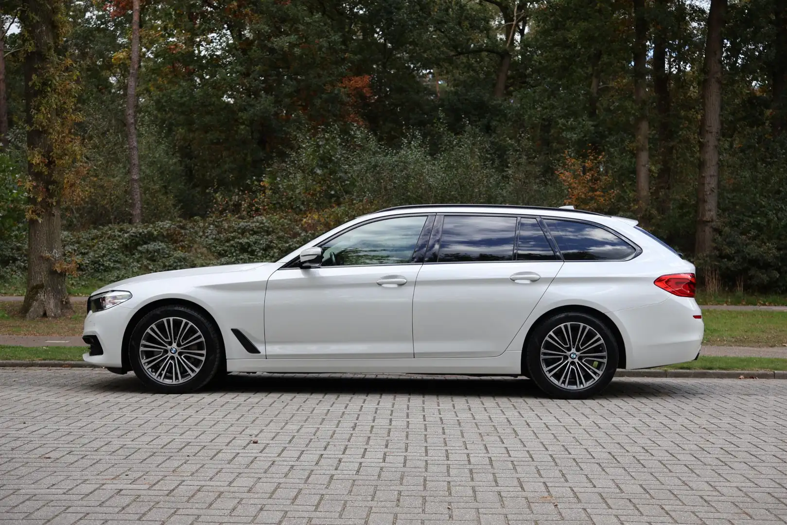 BMW 530 5-serie Touring 530d High Executive Sportline, Ele Weiß - 2