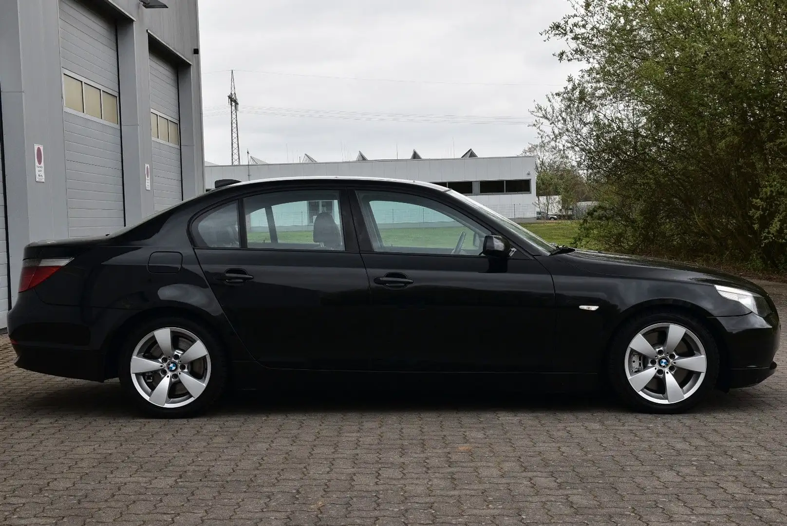 BMW 545 Baureihe 5 Lim. 545i Leder/SHZ/Standhz/HUneu Black - 2