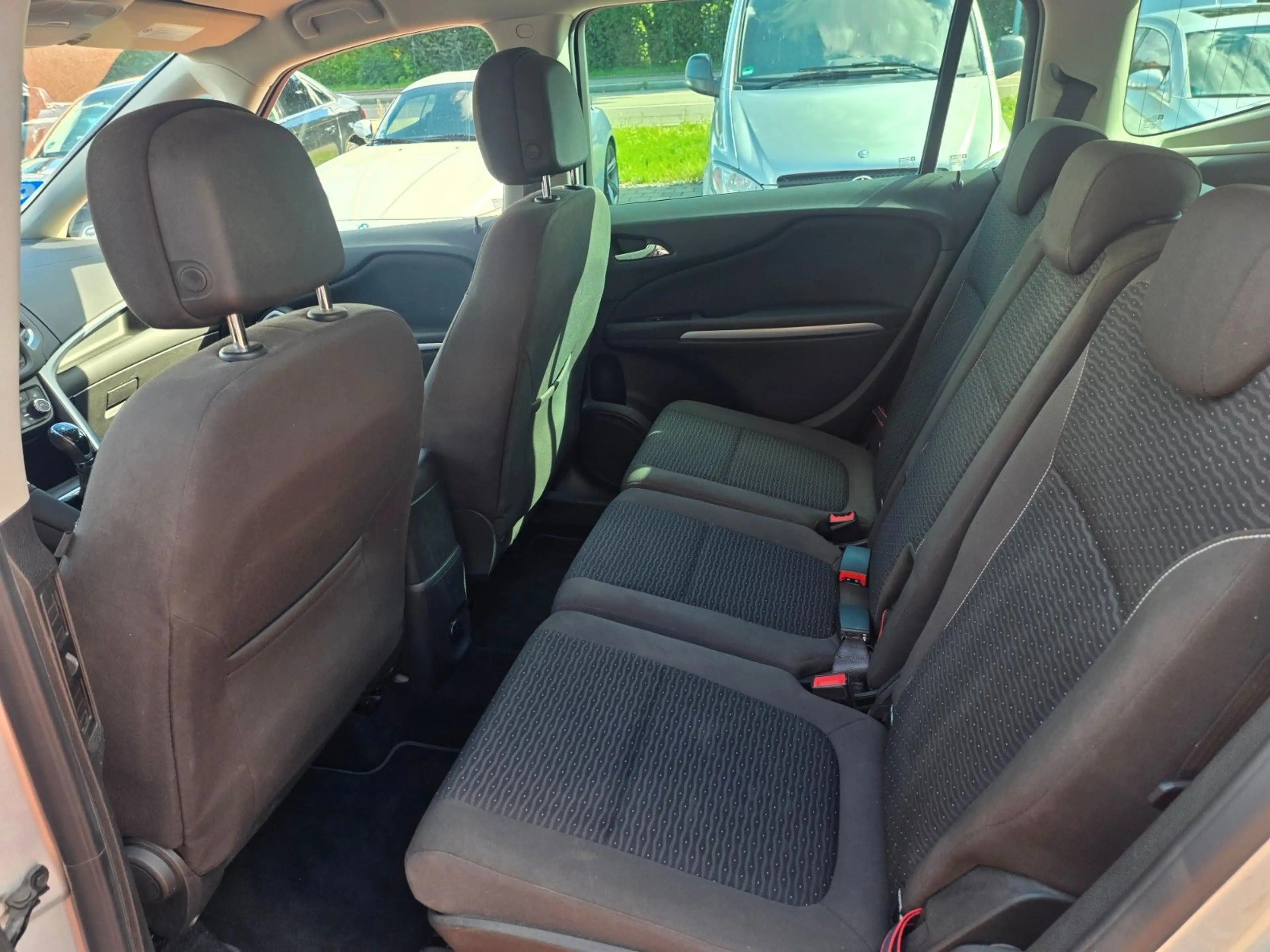 Opel Zafira C Tourer Drive — photo 9