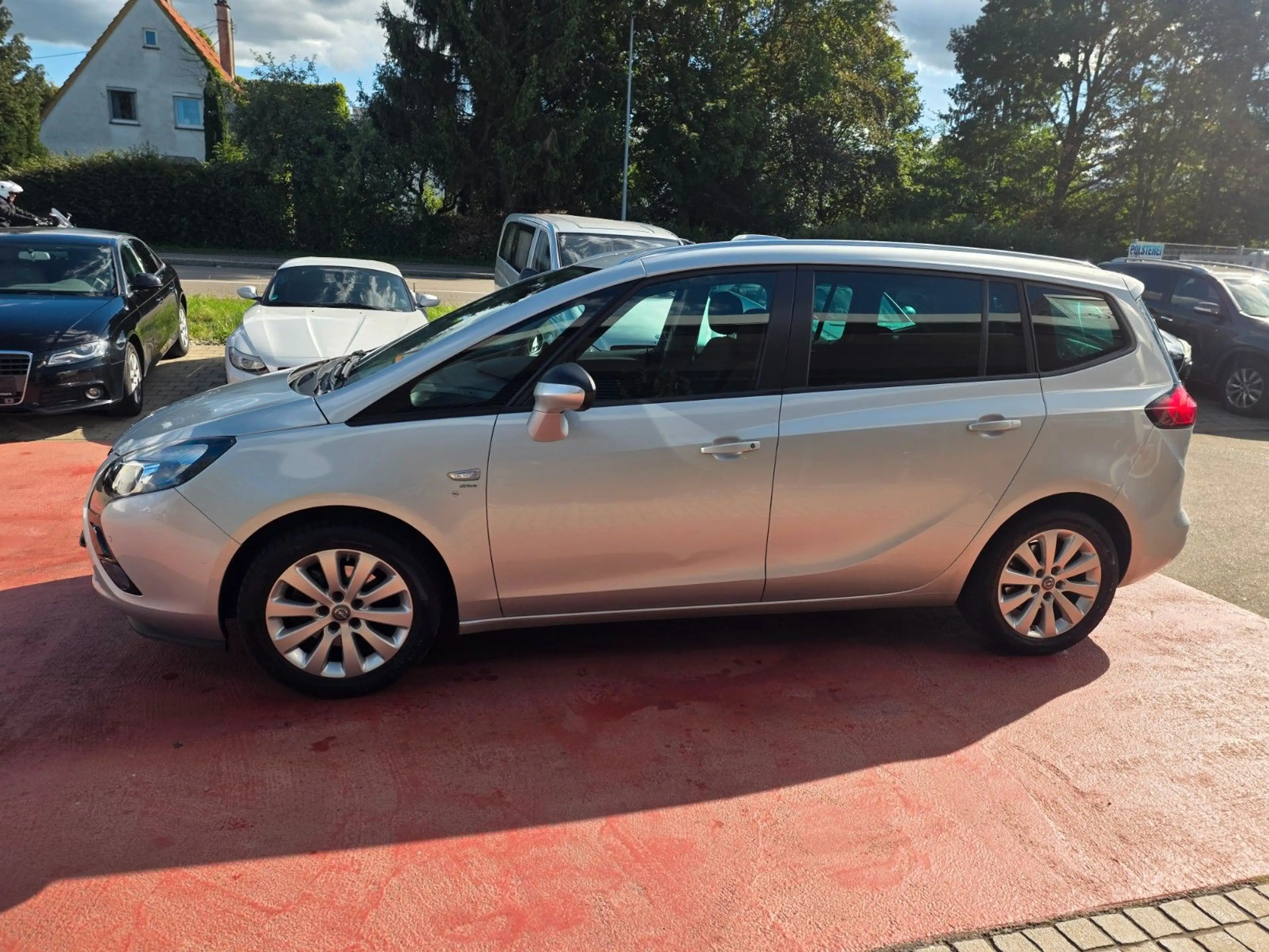 Opel Zafira C Tourer Drive — photo 2