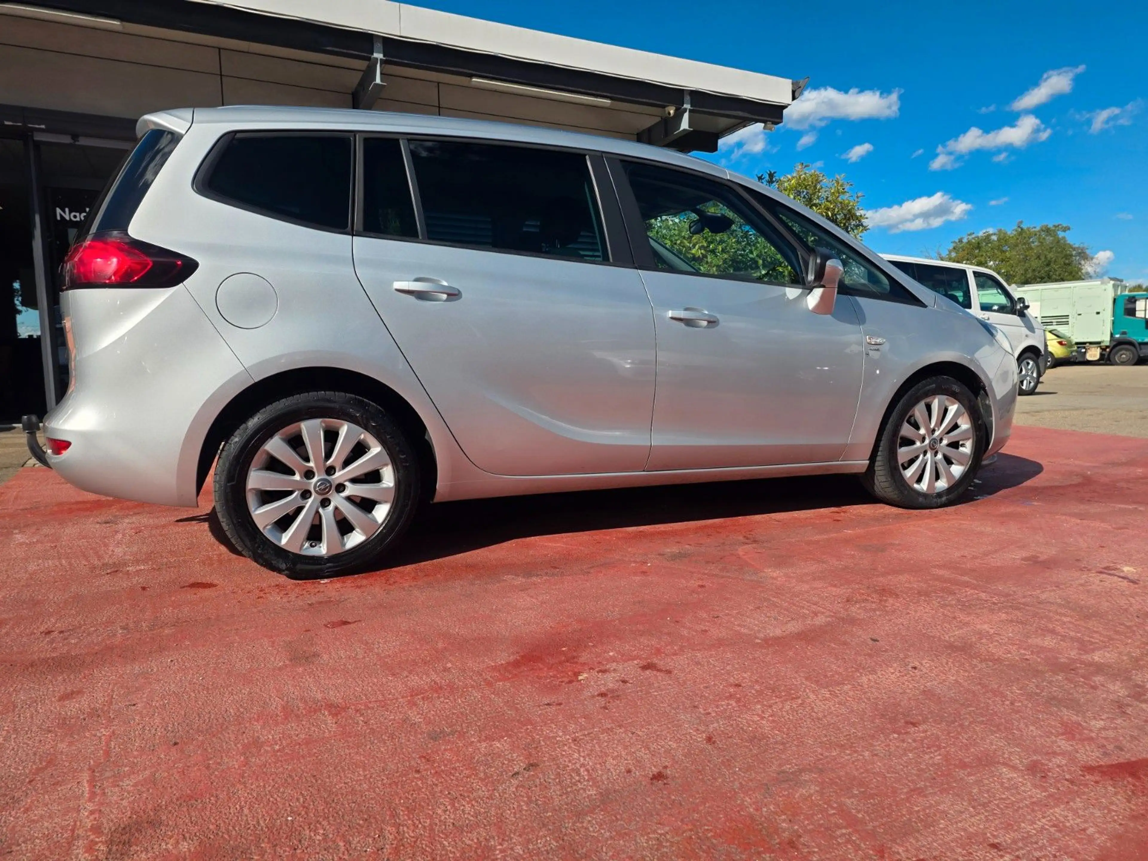 Opel Zafira C Tourer Drive — photo 6