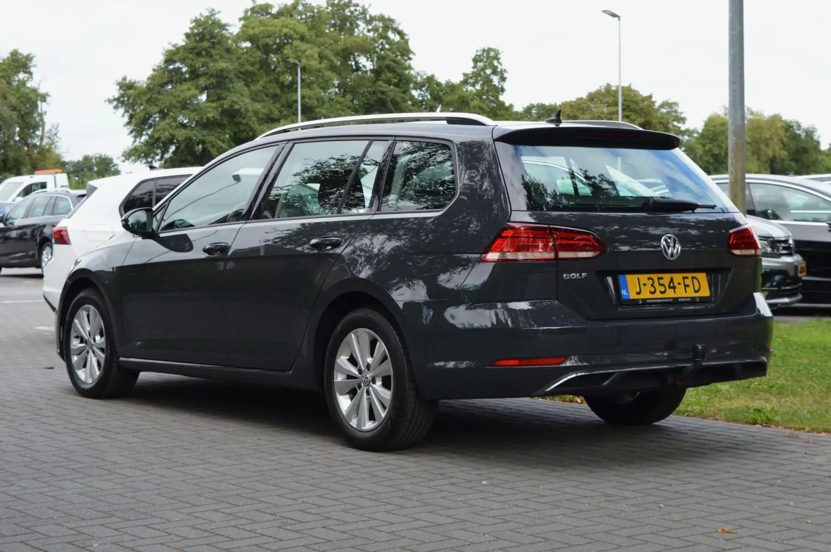 Volkswagen Golf Variant 1.0 TSI Comfortline Business - ACC|Trekhaak|Ergost Grijs - 2