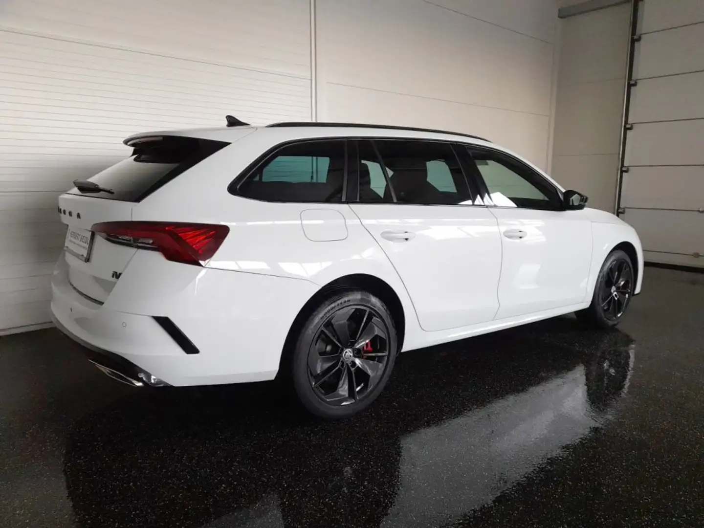 Skoda Octavia Combi RS PHEV 150/245 DSG *MATRIX-LED / 18 ZOLL / VIRTUELL / NAVI / ACC / KEYLESS / SOUNDAKTOR* Weiß - 2
