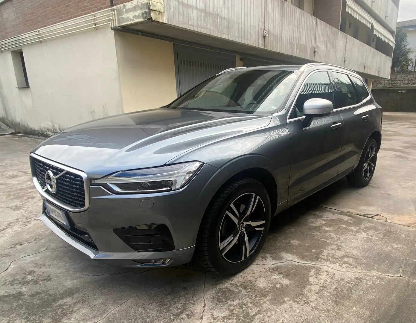 Volvo XC60 XC60 II 2018 2.0 d4 R-Design awd geartronic my18 Szary - 1