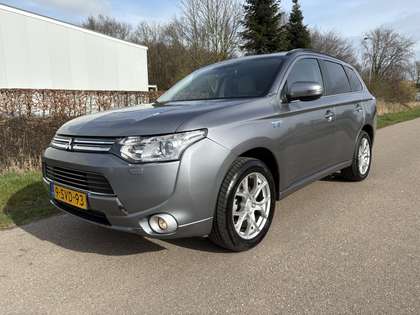 Mitsubishi Outlander 2.0 PHEV Instyle / AUTOMAAT / LEER / NAVI / SCHUIF