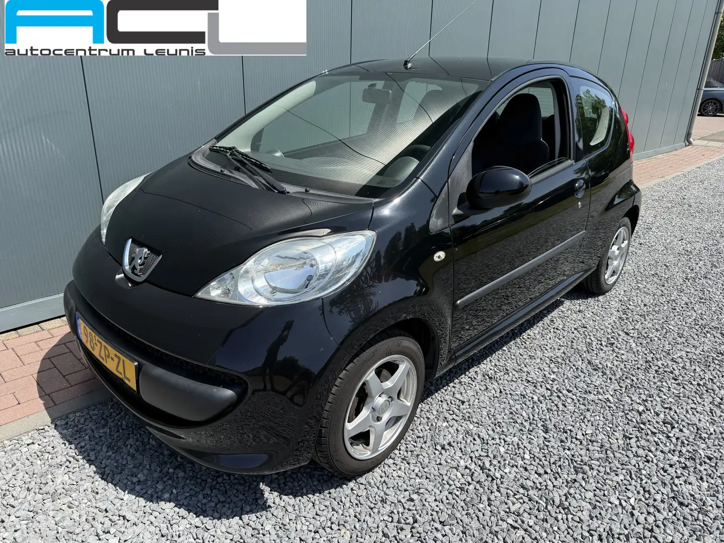 Peugeot 107 1.0-12V XS Airco 3-drs Zwart - 1
