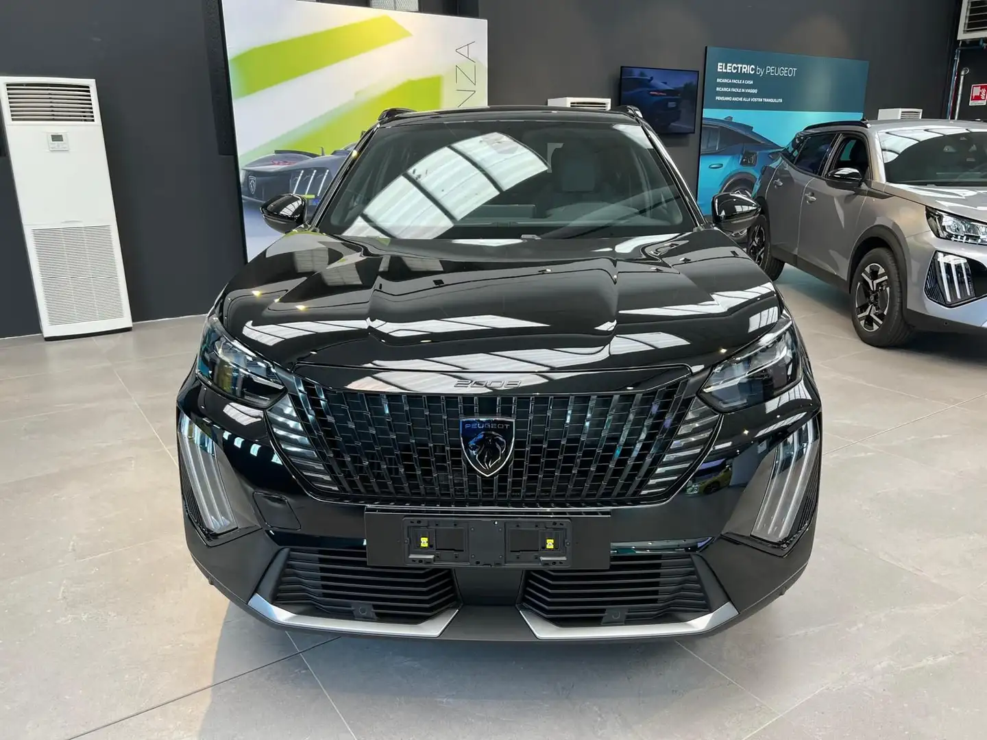 Peugeot 2008 Hybrid 145 e-DCS6 GT Black - 2