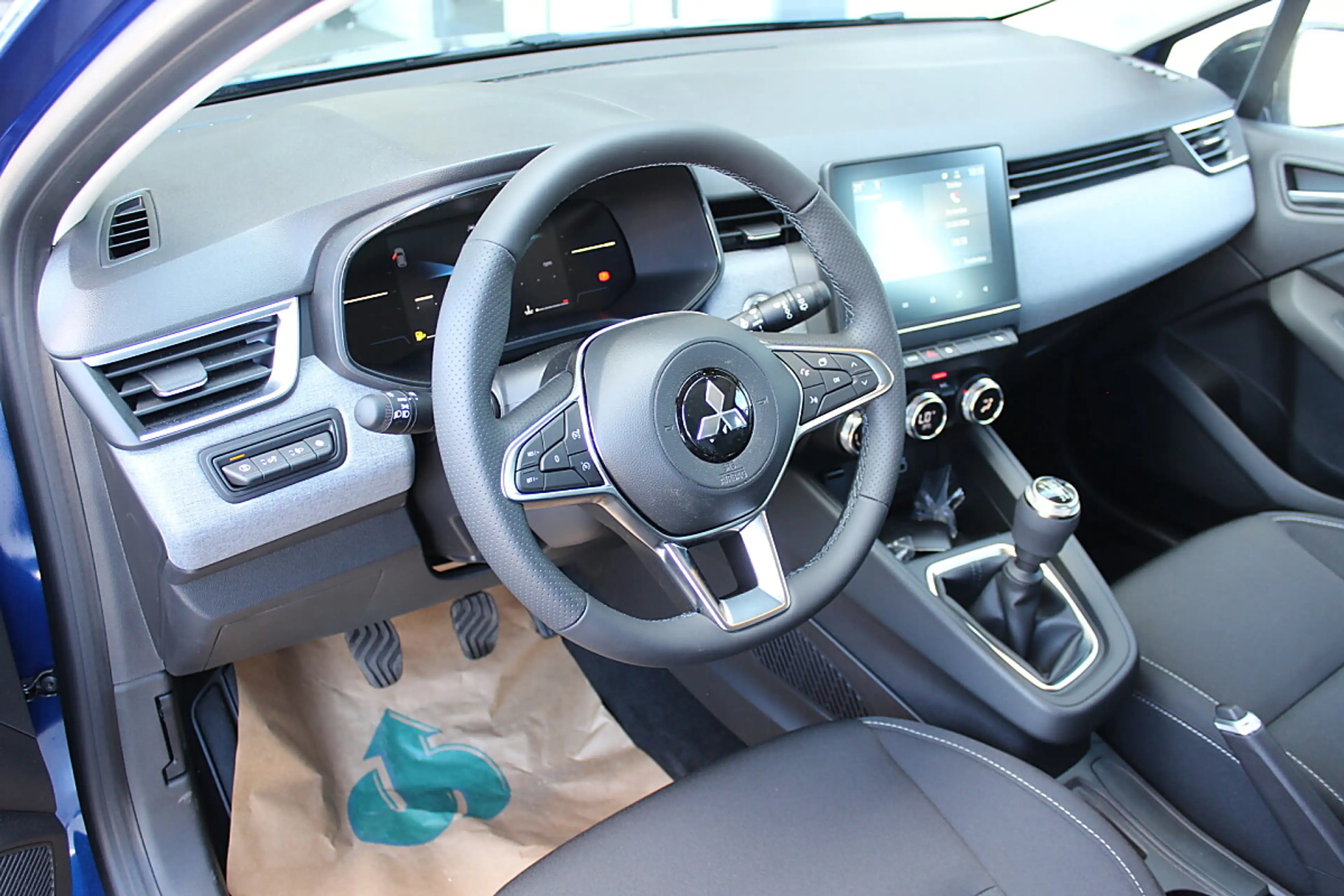 Mitsubishi Colt 1,0 MPI-T Invite — photo 14