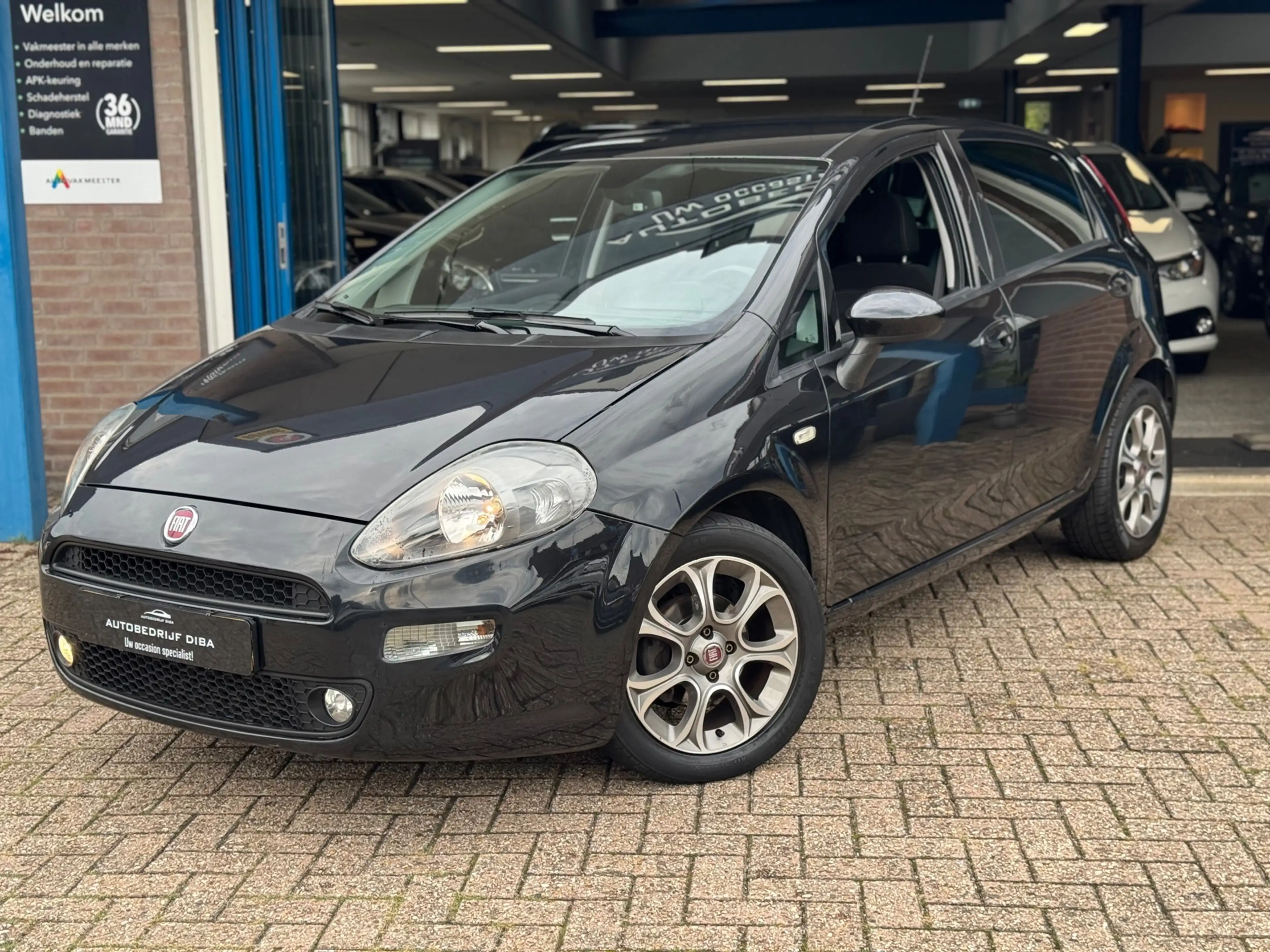 Fiat Punto Evo 0.9 TwinAir Lounge 2017 ZWART AIRCO APK NAP! — photo 2