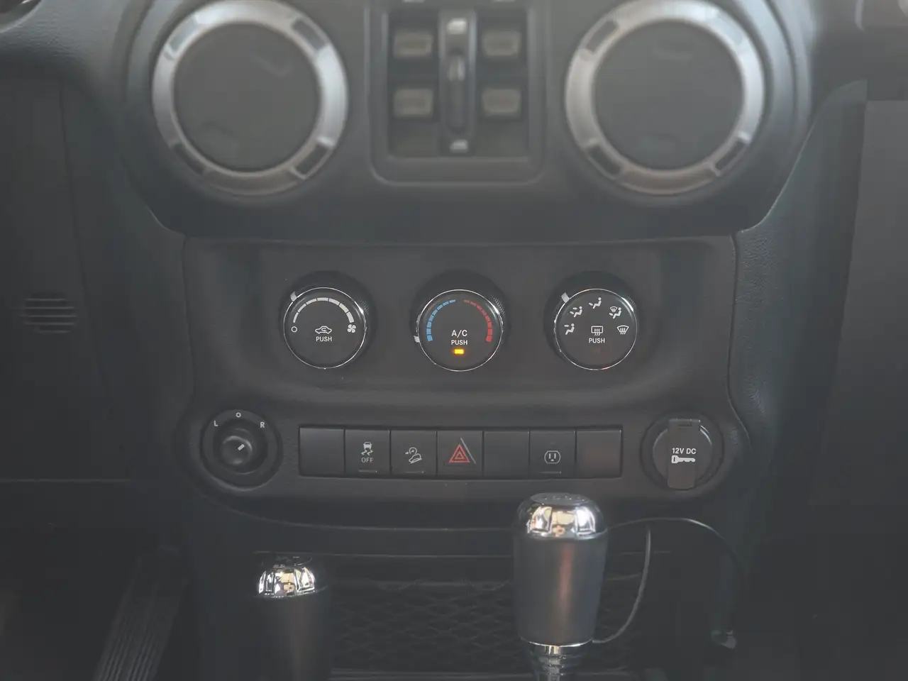 Jeep Wrangler photo Jeep Wrangler